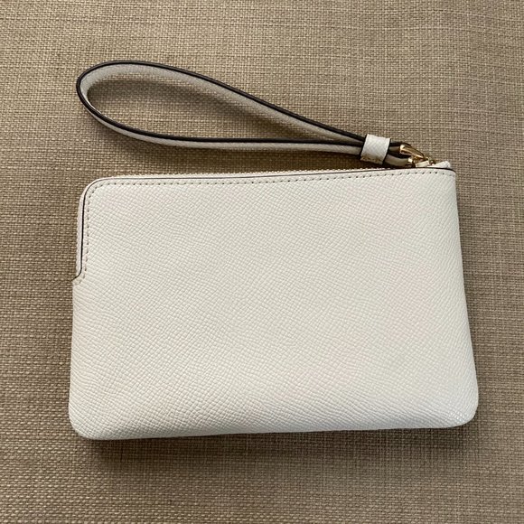 Coach Corner Zip Wristlet - Wallet / Clutch - Picture 2 of 4